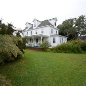 Crew's Inn Bed & Breakfast